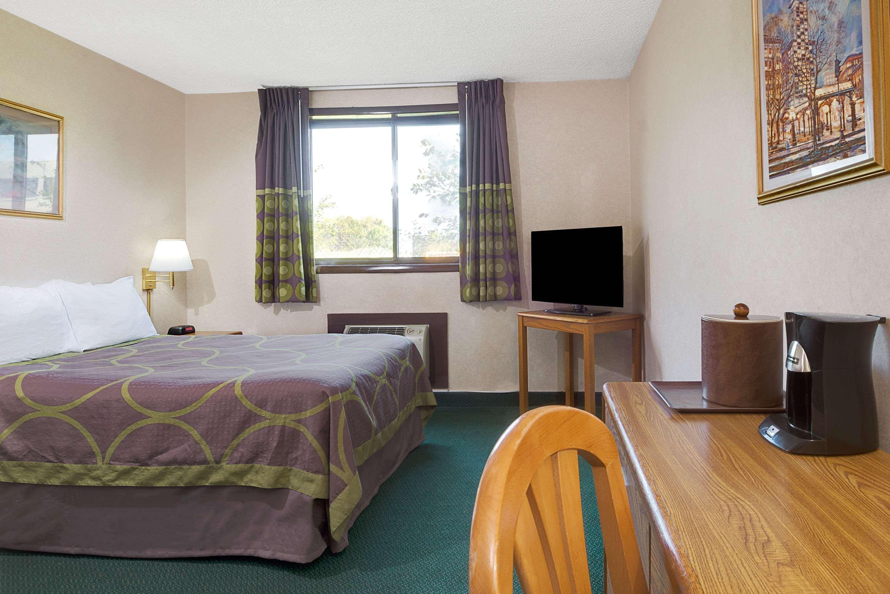 Super 8 By Wyndham Kenmore/Buffalo/Niagara Falls Area Exterior photo