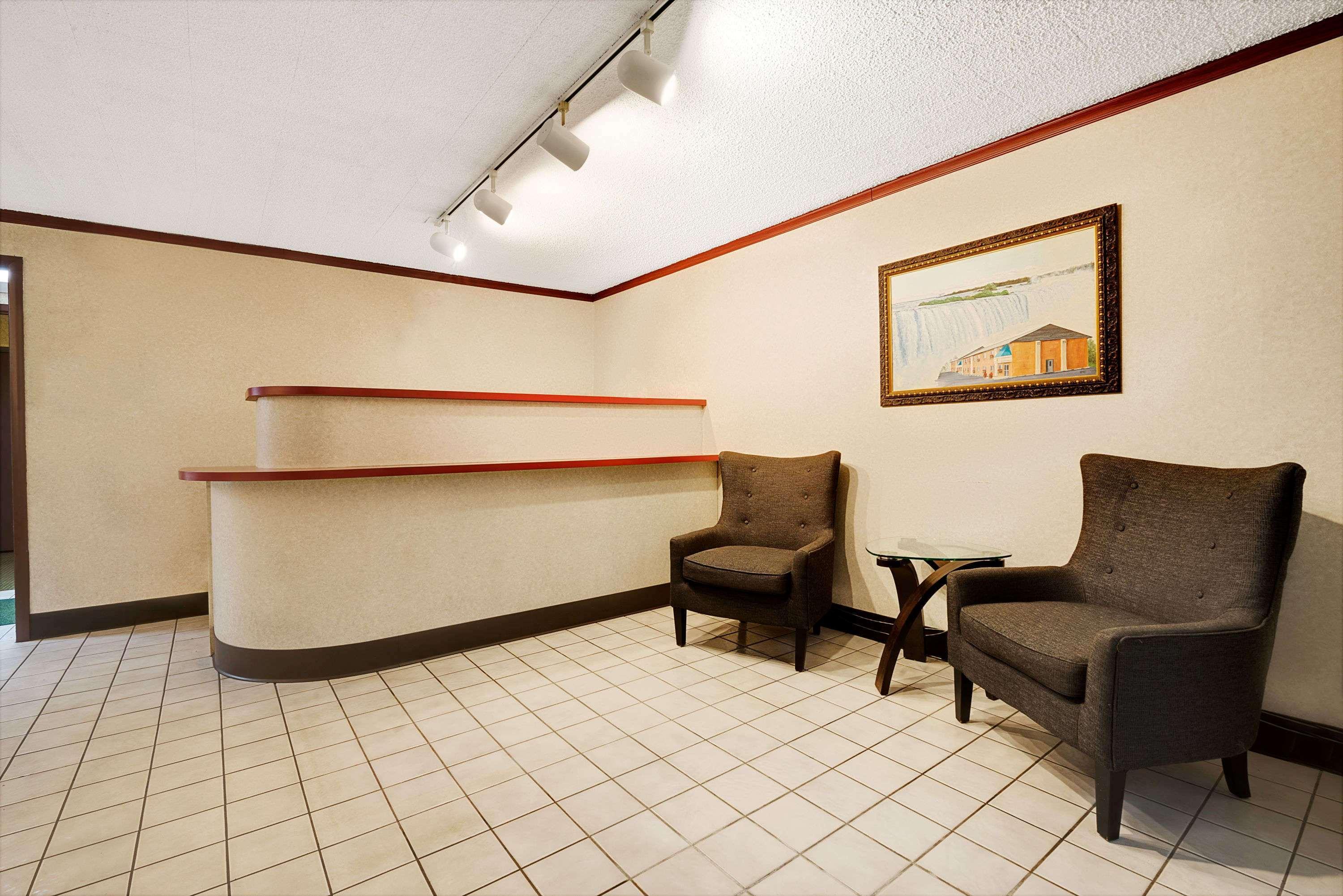 Super 8 By Wyndham Kenmore/Buffalo/Niagara Falls Area Exterior photo