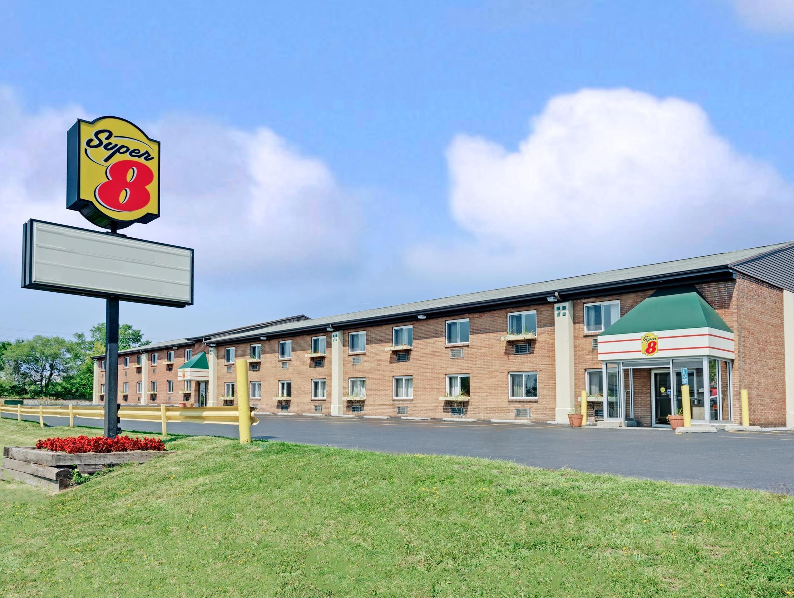 Super 8 By Wyndham Kenmore/Buffalo/Niagara Falls Area Exterior photo