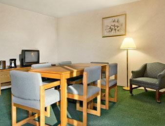 Super 8 By Wyndham Kenmore/Buffalo/Niagara Falls Area Exterior photo