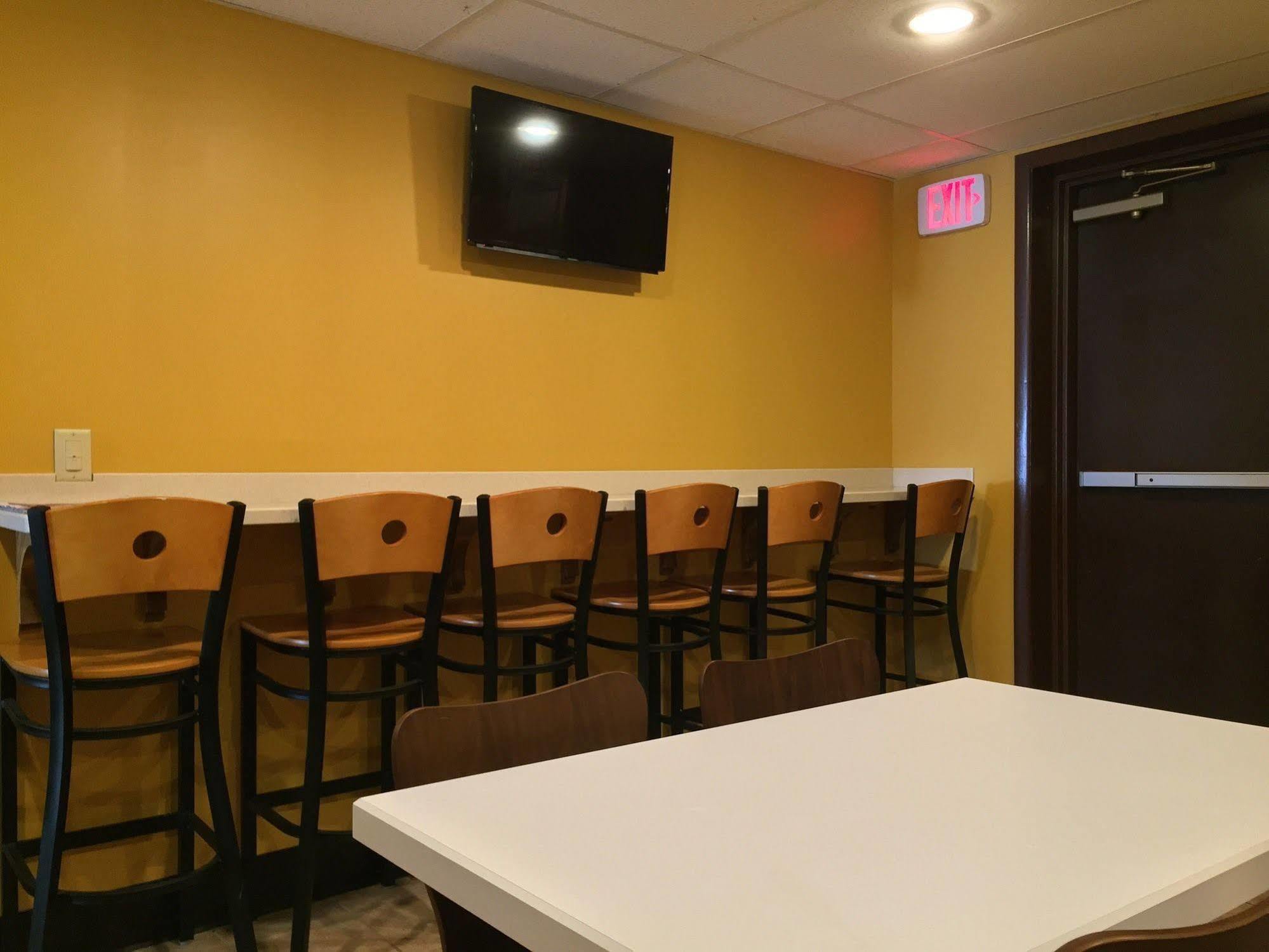 Super 8 By Wyndham Kenmore/Buffalo/Niagara Falls Area Exterior photo